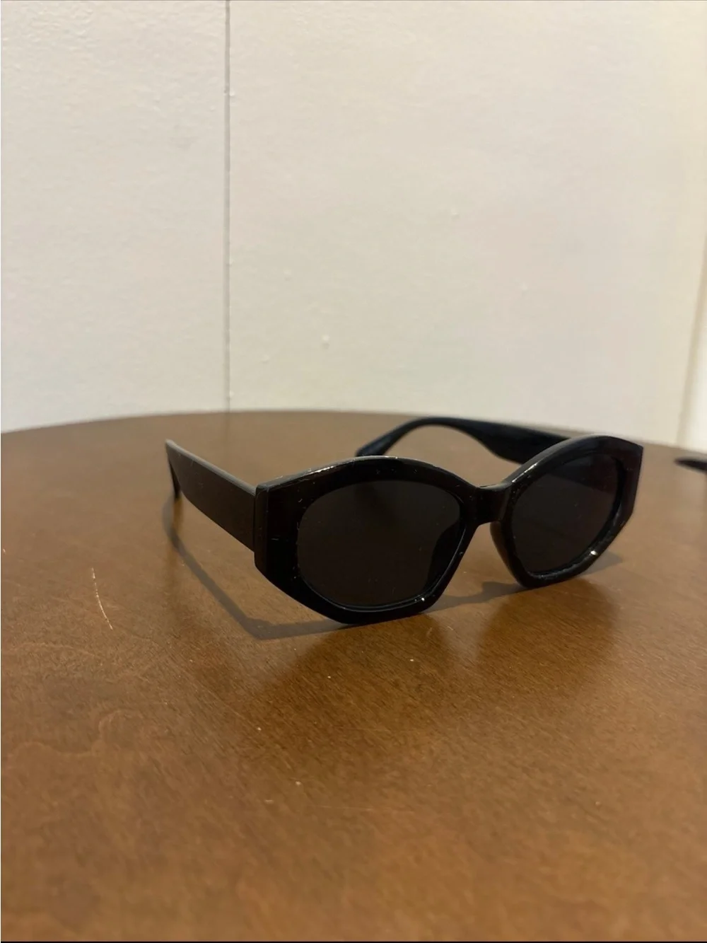 Classic Black Cat-Eye Sunglasses for Women
